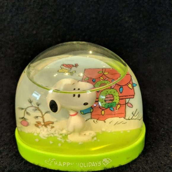 Peanuts Snoopy Christmas 2012 Snow Globe - Picture 1 of 4